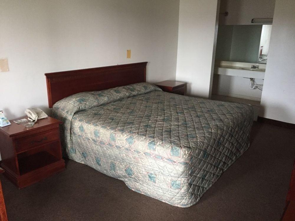 Rodeway Inn Диксън Екстериор снимка