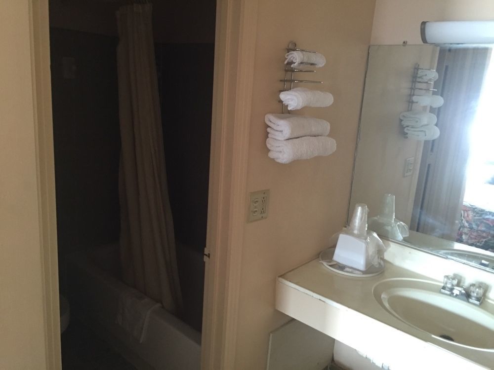 Rodeway Inn Диксън Екстериор снимка