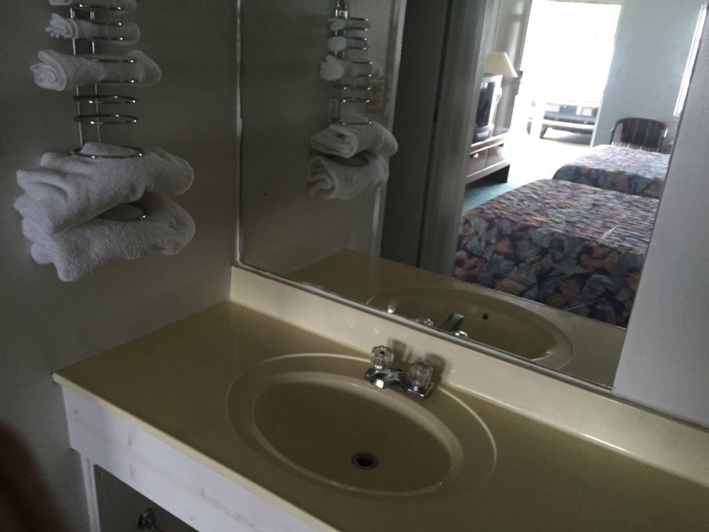 Rodeway Inn Диксън Екстериор снимка